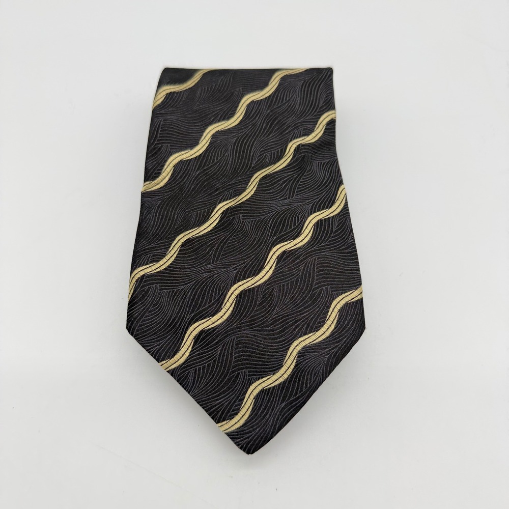 Brioni Handmade Italy 100% Silk Black Gold Wave Pattern Luxury Tie